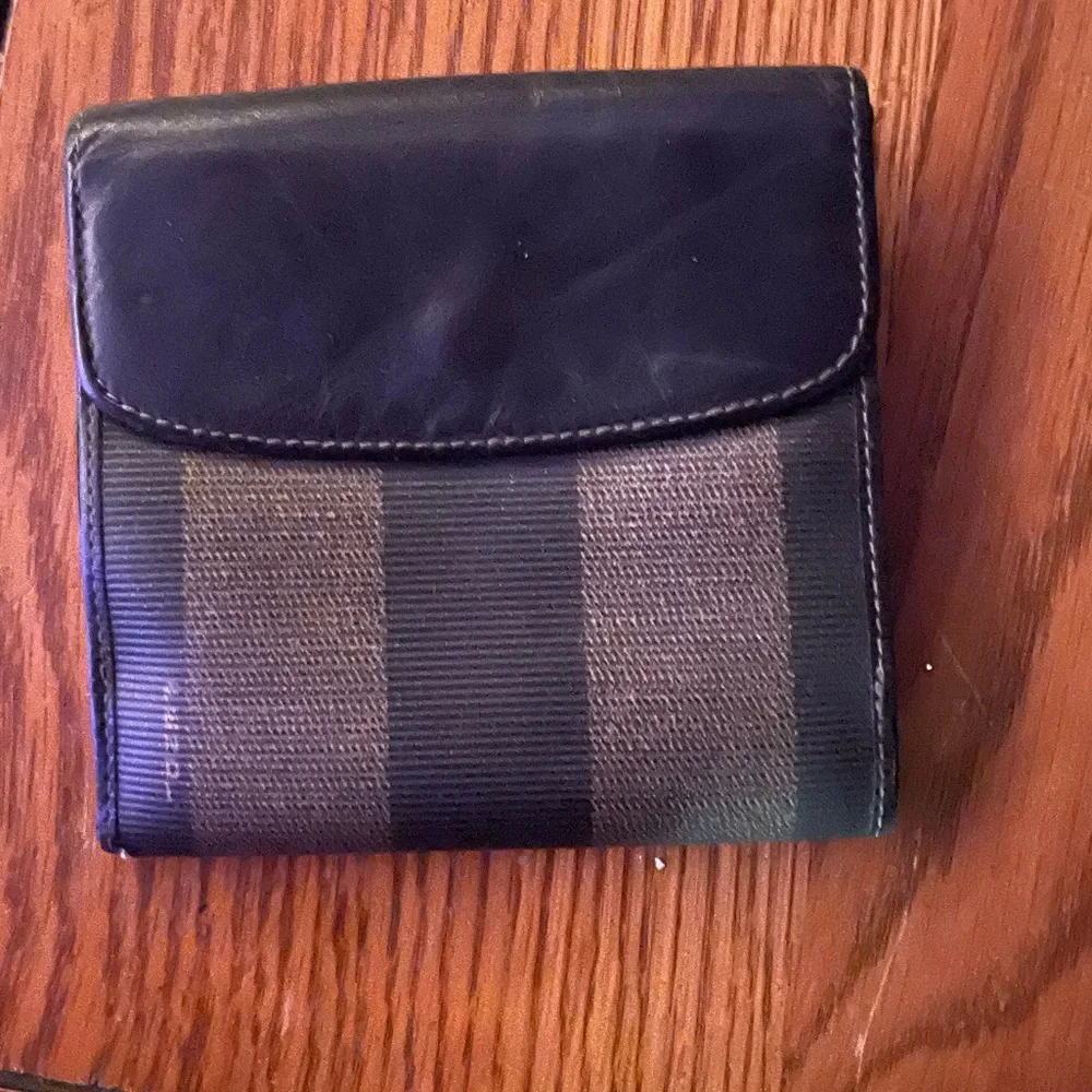 Fendi Men’s Black and Gray Wallet